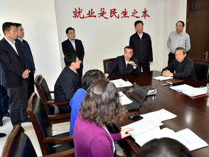 李克強(qiáng) 突出重點(diǎn) 兜牢底線 多措并舉 在推動經(jīng)濟(jì)發(fā)展中促進(jìn)就業(yè)穩(wěn)定增加