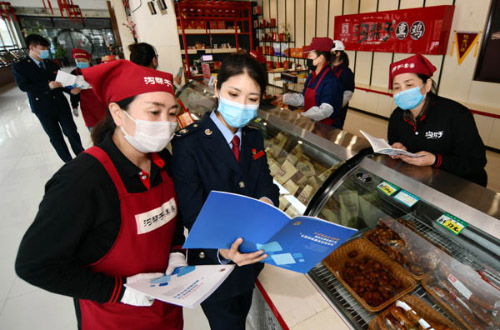 遼寧稅務(wù)創(chuàng)新服務(wù) 線上宣傳與線下服務(wù)融合，美甲服務(wù)點(diǎn)亮稅收宣傳月新模式